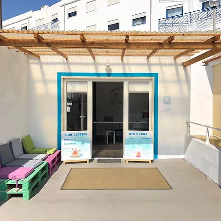 Surfer's Den 호스텔 *