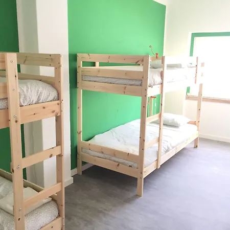 Surfer's Den 호스텔 *