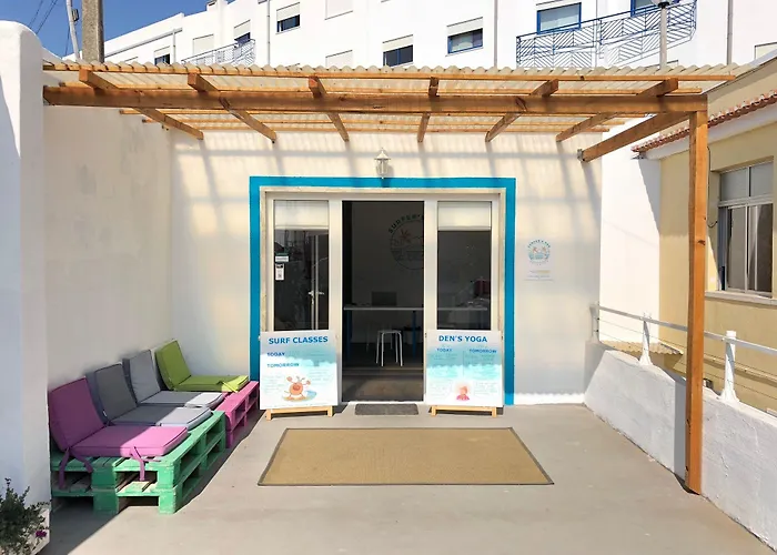 Surfer's Den Hostel *