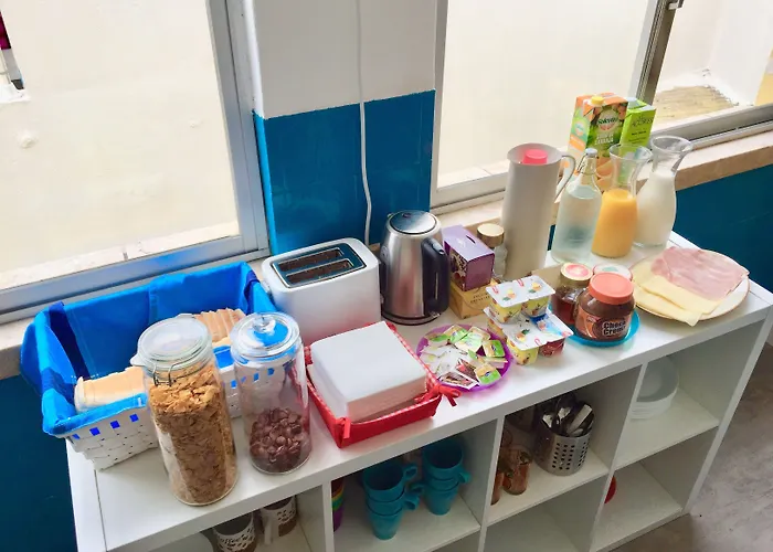 Surfer's Den Hostel *