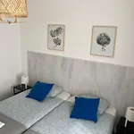 Hostel Surfer's Den *