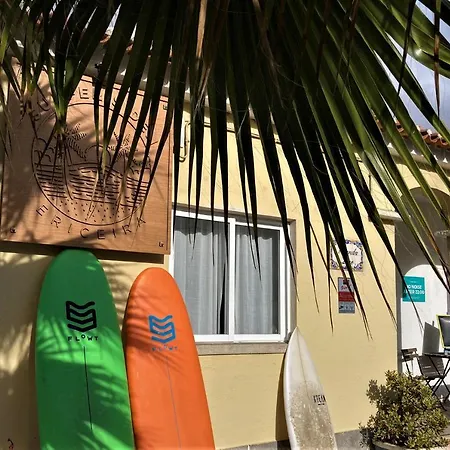 Surfer's Den Hostal *