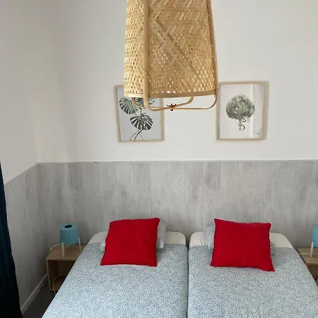 Surfer's Den Hostel Ericeira