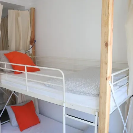 Hostal Surfer's Den