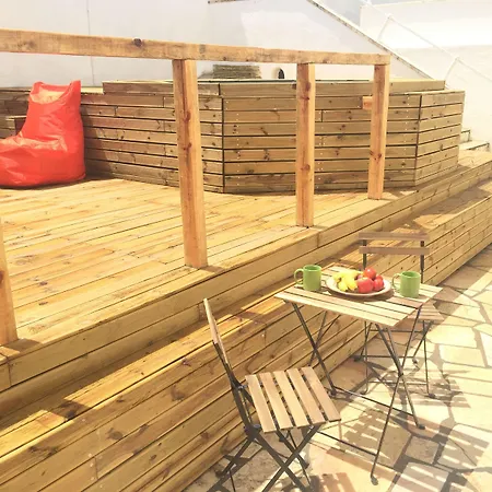 Hostel Surfer's Den