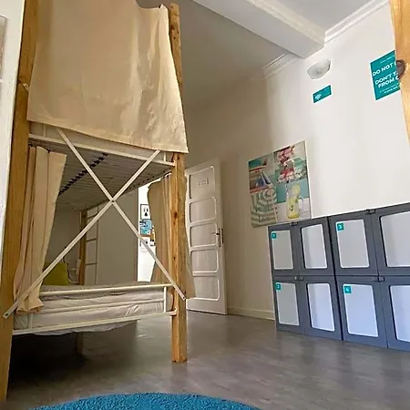 Hostel Surfer's Den