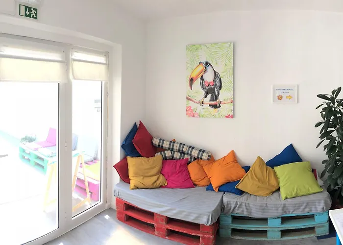 Surfer's Den بيت شباب