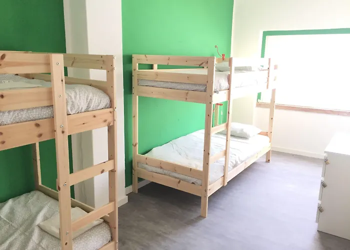 Surfer's Den بيت شباب *