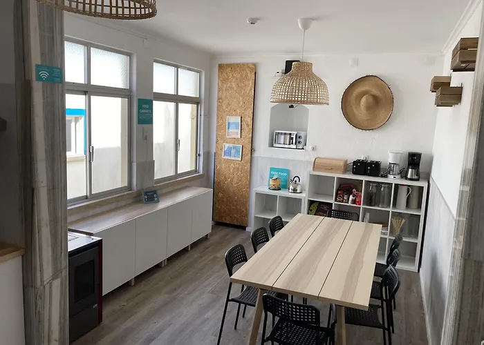 Surfer's Den بيت شباب إيريسييرا